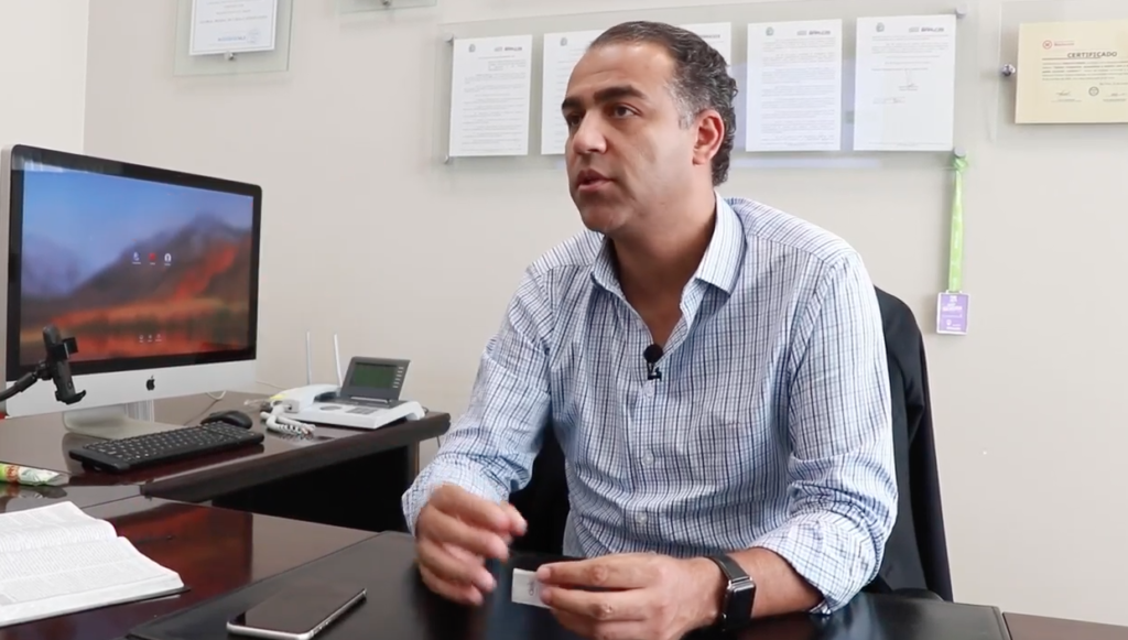 Jonatas Randal, secretário municipal, coordena o programa Barueri Sem Papel (Foto: Secom/Barueri)