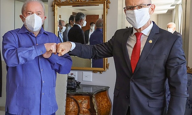 Lula e Contarato em encontro em Brasília em maio; na ocasião, o ex-presidente convidou o senador a entrar no PT 
