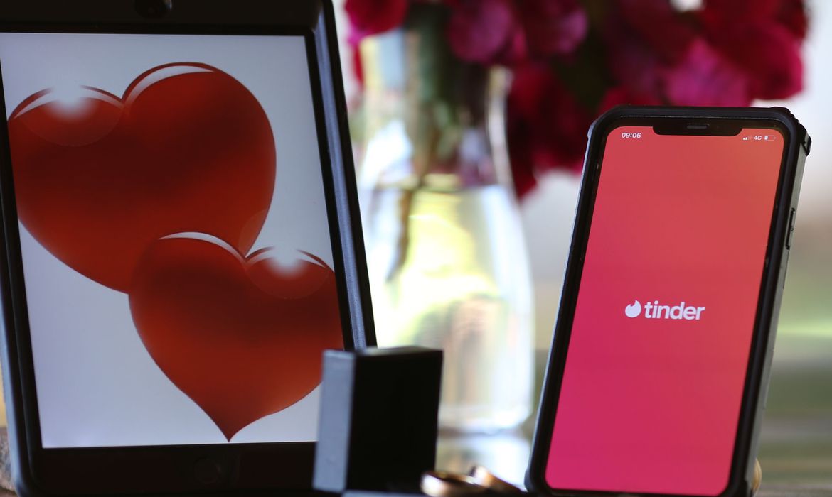 Dia dos Namorados: conheça histórias de amores surgidos no isolamento Internet foi “cupido” de casais que se formaram durante a pandemia